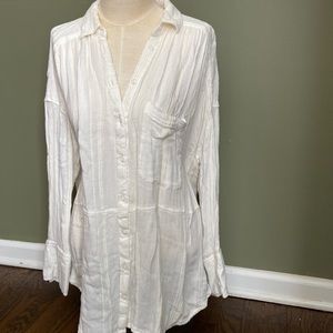 Free People oversized whit shirt. Size medium.
